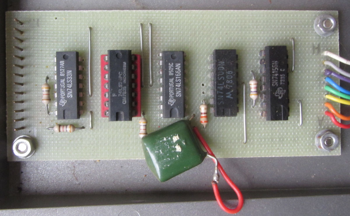 The extra board connecting the HRG board to the Model 1